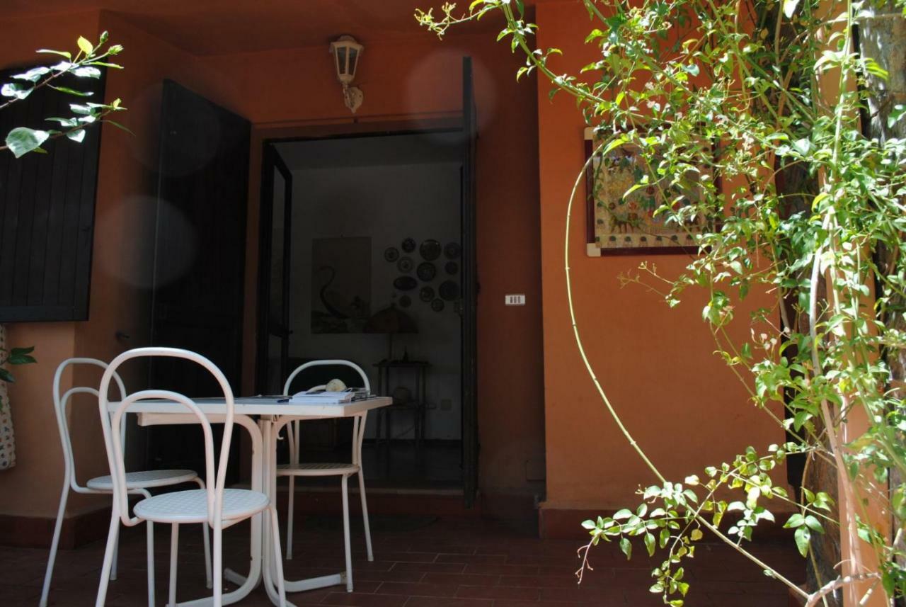 Via Dei Pini Villa Fort Village Exterior foto
